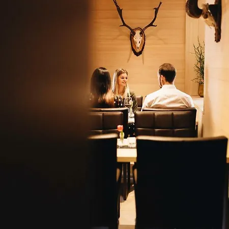 Ξενοδοχείο με διαμερίσματα Hubertus 4*